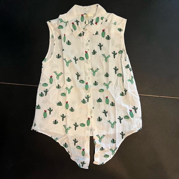 Sleeveless Button Up Shirt - Picture 1 of 2